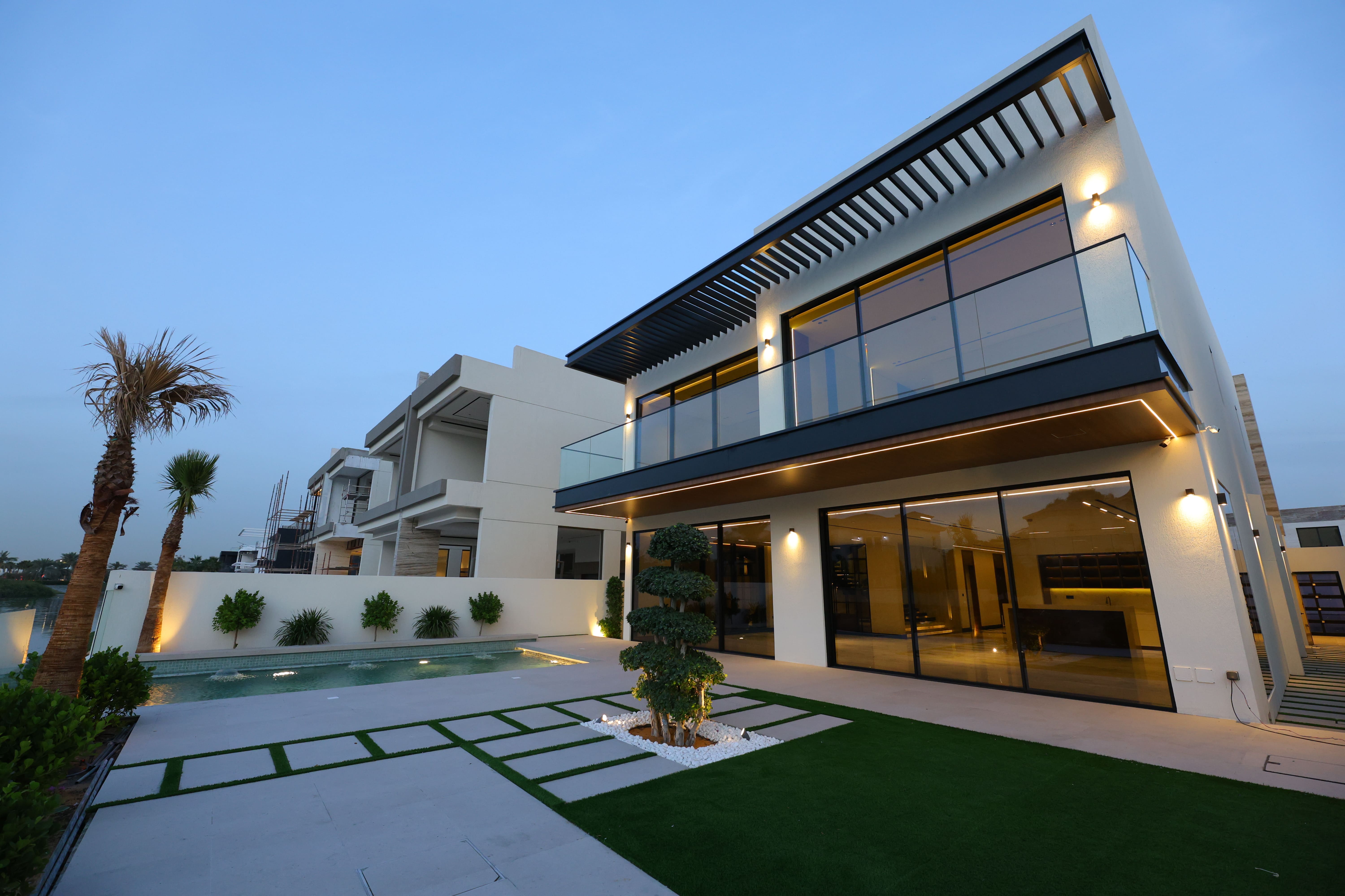 Interior LED accent lighting — LUNA-LUCE residential project